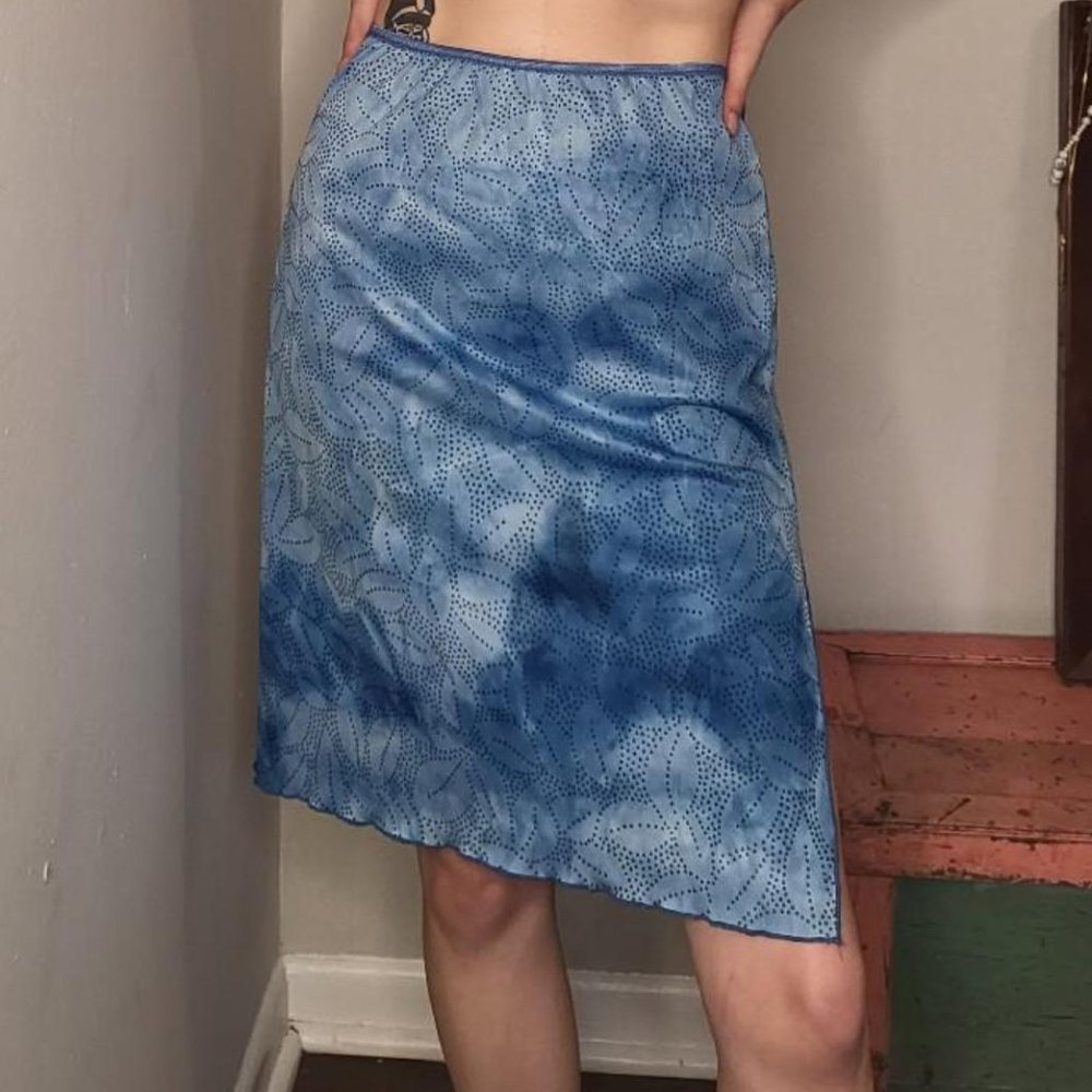 Sz M, Xhilaration, floral tie-dye blues 2000s, slit skirt with lettuce trimming